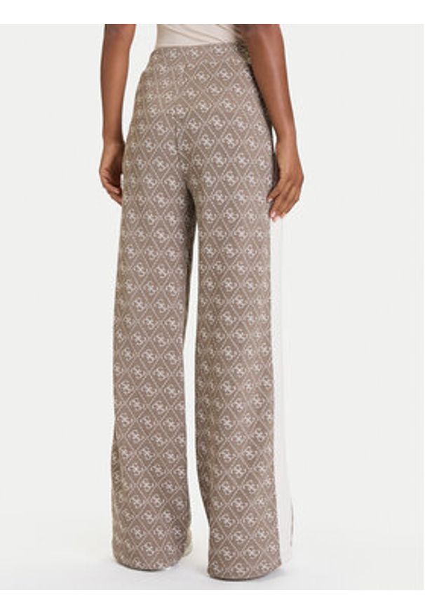 Guess Spodnie dresowe V5BB15 K1990 Brązowy Relaxed Fit. Kolor: brązowy. Materiał: syntetyk