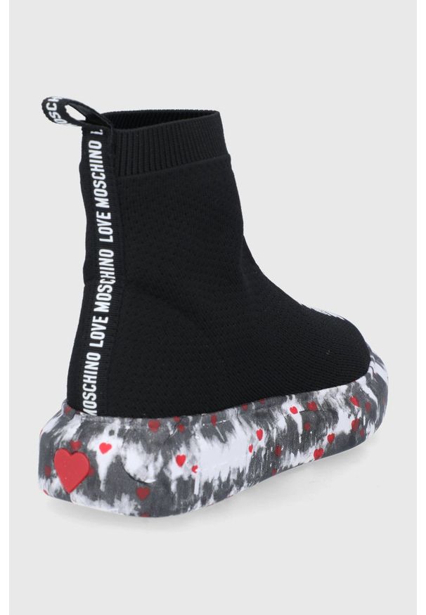 Love Moschino Buty kolor czarny na platformie. Nosek buta: okrągły. Kolor: czarny. Materiał: guma. Szerokość cholewki: normalna. Obcas: na platformie