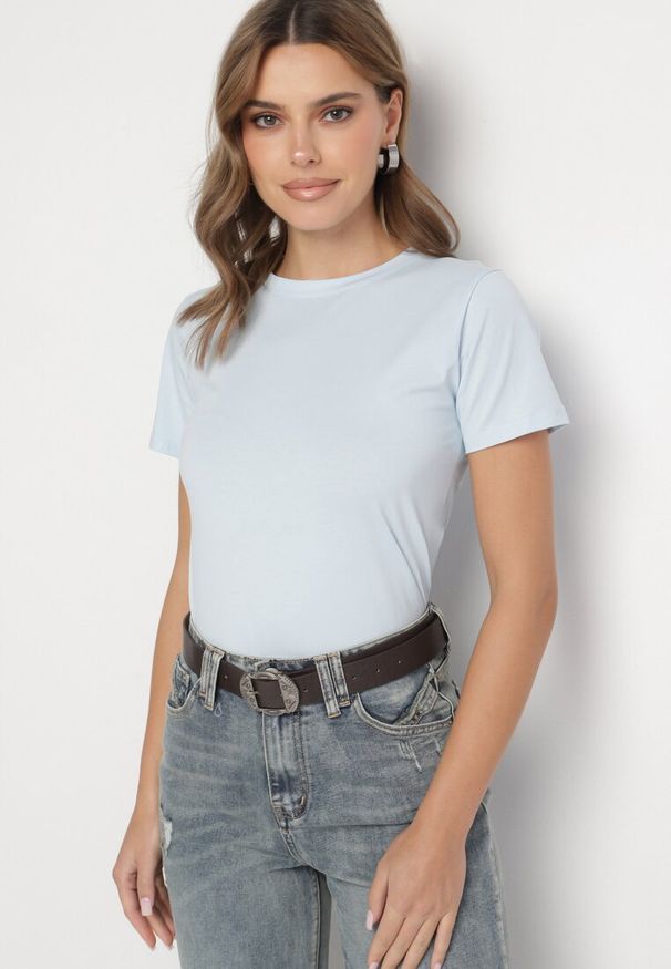 Born2be - Jasnoniebieski Klasyczny T-shirt z Bawełny Lorali. Okazja: na co dzień, na spacer. Kolor: niebieski. Materiał: bawełna. Wzór: gładki. Styl: klasyczny