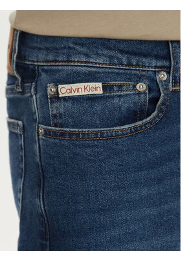 Calvin Klein Jeans Szorty jeansowe J30J327184 Niebieski Slim Fit. Kolor: niebieski. Materiał: bawełna
