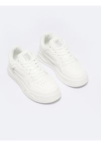 Big-Star - Sneakersy damskie sportowe białe NN274667 101. Kolor: biały. Materiał: jeans, syntetyk, skóra. Sezon: lato. Sport: turystyka piesza