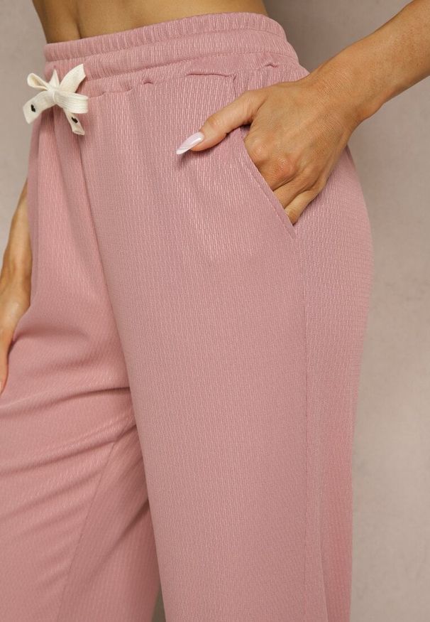Renee - Różowe Spodnie Dresowe o Prostym Kroju z Gumką w Pasie Miritia. Okazja: na co dzień. Kolor: różowy. Materiał: dresówka. Styl: casual