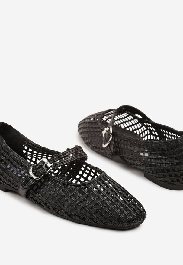 Born2be - Czarne Balerinki z Ażurowej Plecionki z Paskiem z Klamerką Delmire. Okazja: na co dzień, na randkę. Zapięcie: pasek. Kolor: czarny. Materiał: jeans. Wzór: ażurowy. Sezon: lato, wiosna. Styl: elegancki, casual