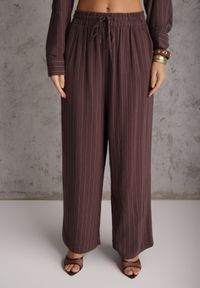 Renee - Brązowy Komplet z Wiskozy i Lnu w Delikatne Prążki Koszula i Spodnie Wide Leg Cliffesa. Kolor: brązowy. Materiał: wiskoza, len. Wzór: prążki #4