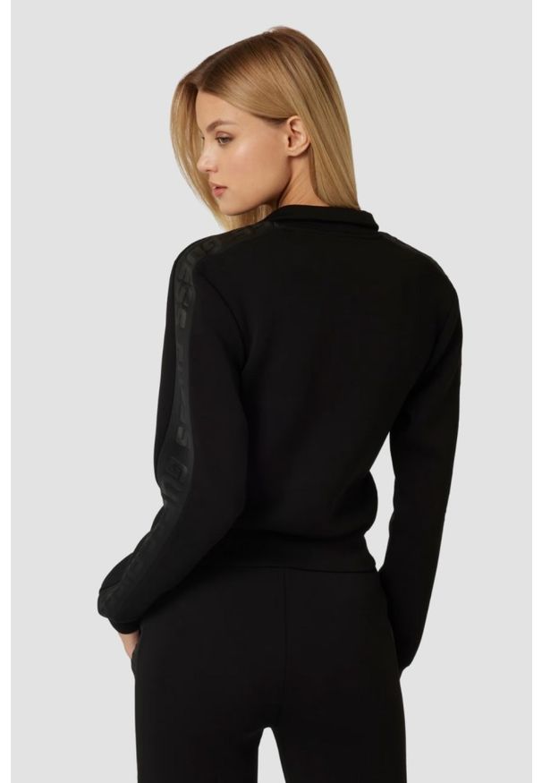 Guess - GUESS Czarna bluza damska z lampasami New Allie Scuba. Kolor: czarny. Materiał: materiał