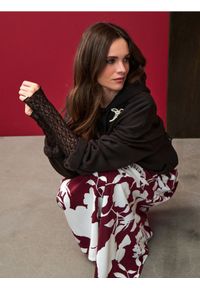 Sinsay - Ażurowa bluzka z długim rękawem - brązowy. Kolor: brązowy. Długość rękawa: długi rękaw. Długość: długie. Wzór: ażurowy #1