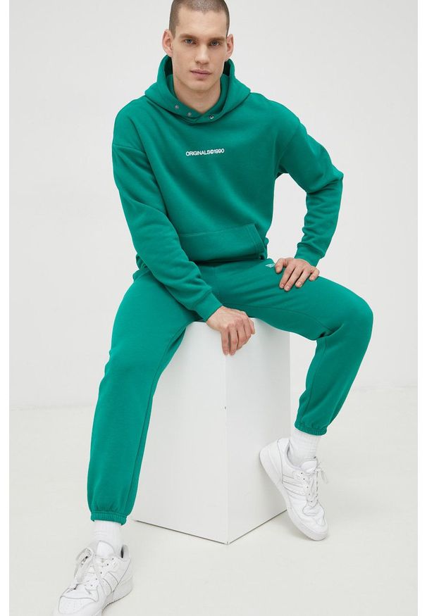 Jack & Jones bluza męska kolor zielony z kapturem z nadrukiem. Typ kołnierza: kaptur. Kolor: zielony. Długość: krótkie. Wzór: nadruk