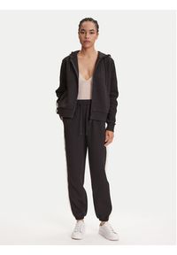 Guess Spodnie dresowe V5YB02 KB3P2 Czarny Regular Fit. Kolor: czarny. Materiał: bawełna #3