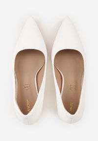 Renee - Białe Szpilki VICES ze Skórzaną Wkładką i Metalicznym Obcasem Nesslisa. Kolor: biały. Materiał: skóra. Obcas: na obcasie. Styl: elegancki, wizytowy. Wysokość obcasa: średni #3