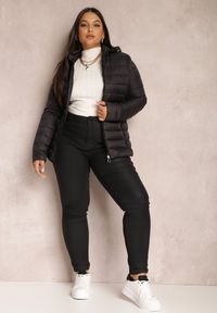 Renee - Czarna Kurtka Pikowana Jyva. Kolekcja: plus size. Kolor: czarny. Materiał: materiał, tkanina. Długość rękawa: długi rękaw. Długość: długie. Sezon: zima, jesień #5