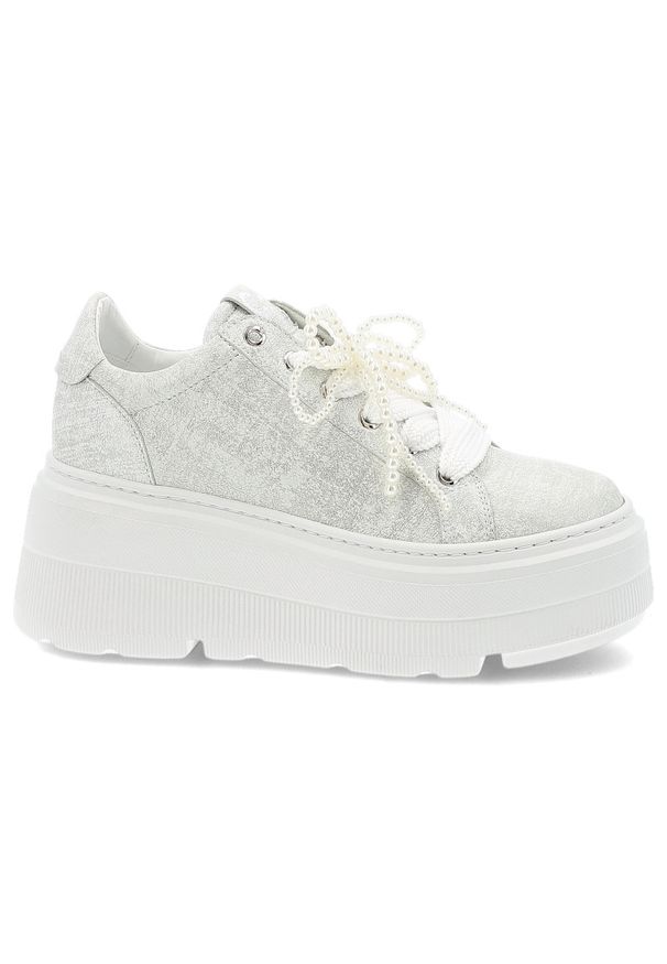 CheBello - Srebrne Sneakersy Chebello Stylowe Obuwie Damskie Na Platformie. Okazja: na co dzień. Kolor: srebrny. Materiał: materiał. Szerokość cholewki: normalna. Wzór: aplikacja. Obcas: na platformie. Styl: elegancki