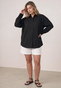 Born2be - Czarna Bawełniana Koszula o Kroju Oversize Nororena. Okazja: na co dzień. Kolor: czarny. Materiał: bawełna. Styl: elegancki, casual #6