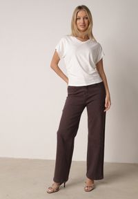 Born2be - Biały T-shirt z Wiskozy z Trójkątnym Dekoltem Achiore. Okazja: na co dzień. Kolor: biały. Materiał: wiskoza. Styl: casual, klasyczny #8