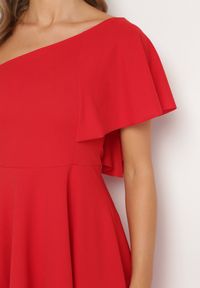 Born2be - Czerwona Asymetryczna Sukienka na Jedno Ramię z Falbanką Ellasue. Okazja: na co dzień, na imprezę. Kolor: czerwony. Typ sukienki: asymetryczne. Styl: casual, elegancki #5