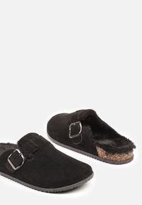 Born2be - Czarne Kapcie Chodaki na Korkowej Podeszwie z Paskiem i Klamrą Aponella. Okazja: do domu. Zapięcie: klamry. Kolor: czarny. Materiał: jeans #3