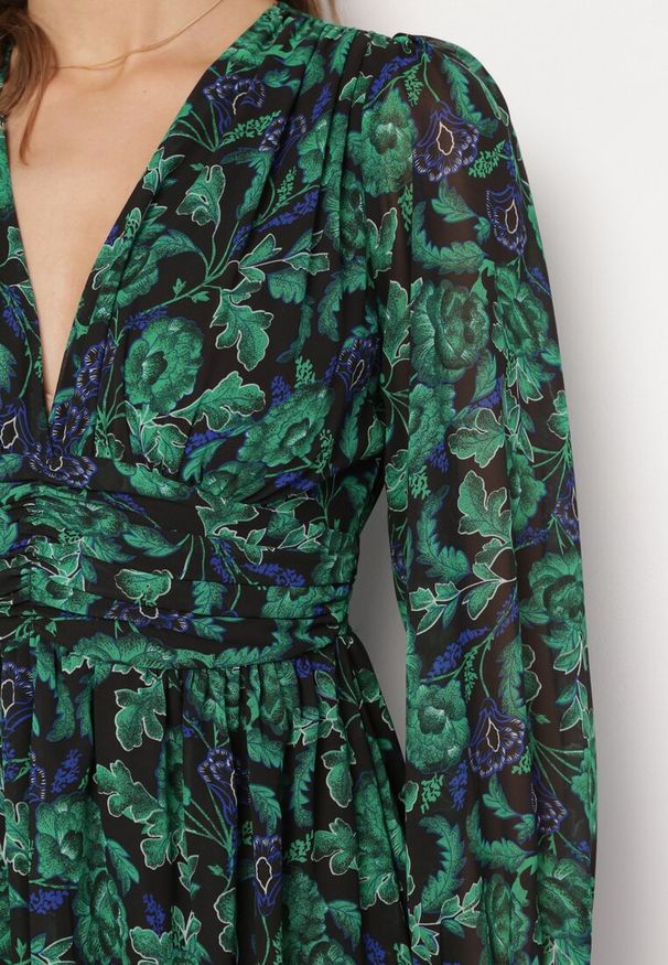 Born2be - Zielono-Czarna Maxi Sukienka z Kopertowym Dekoltem w Modny Print Ceconna. Kolor: zielony. Wzór: nadruk. Typ sukienki: kopertowe. Długość: maxi