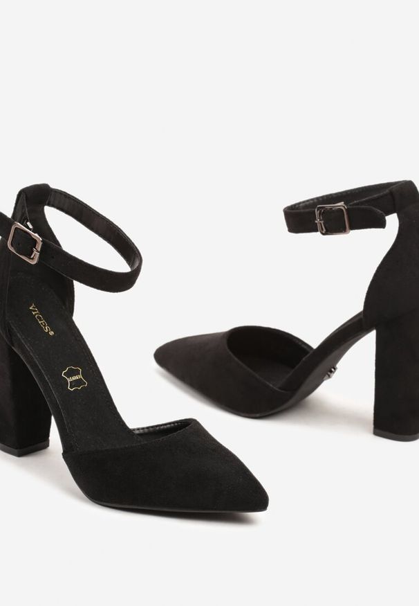 Born2be - Czarne Czółenka Vices na Obcasie Zapinane Wokół Kostki Izaditia. Nosek buta: szpiczasty. Kolor: czarny. Materiał: jeans. Obcas: na obcasie. Styl: elegancki. Wysokość obcasa: średni