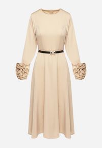 Born2be - Beżowa Sukienka Wieczorowa Ozdobiona Paskiem i Kwiatami 3D Temarita. Kolor: beżowy. Wzór: aplikacja, kwiaty. Styl: wizytowy #5