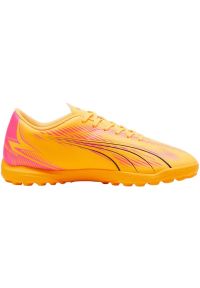 Buty piłkarskie Puma Ultra Play Tt Jr 107779 03 pomarańczowe. Zapięcie: sznurówki. Kolor: pomarańczowy. Materiał: syntetyk, guma. Szerokość cholewki: normalna. Wzór: nadruk. Sport: piłka nożna