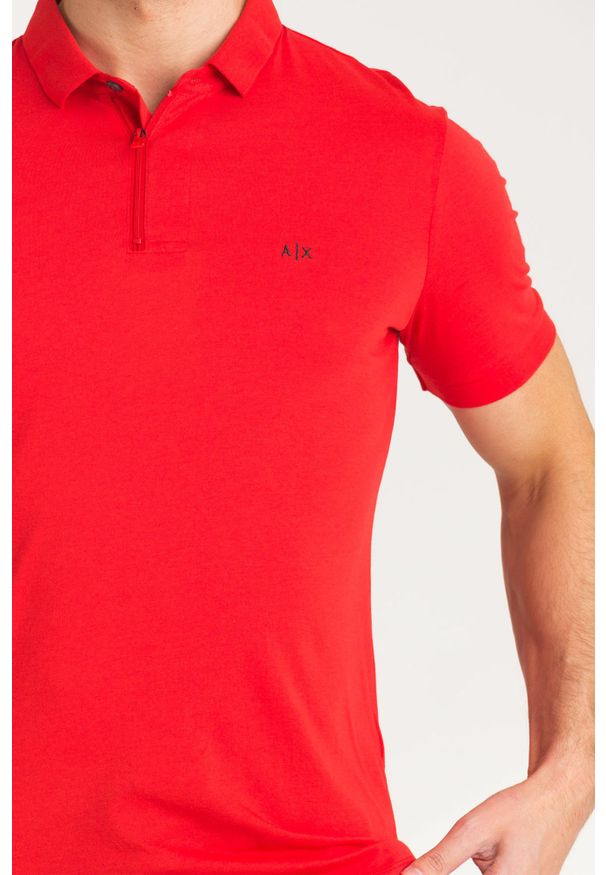POLO Armani Exchange. Typ kołnierza: polo. Wzór: jednolity, nadruk. Styl: sportowy