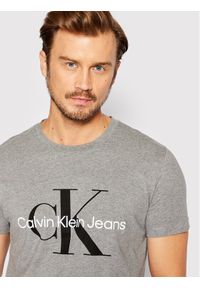 Calvin Klein Jeans T-Shirt J30J320935 Szary Slim Fit. Kolor: szary. Materiał: bawełna #1