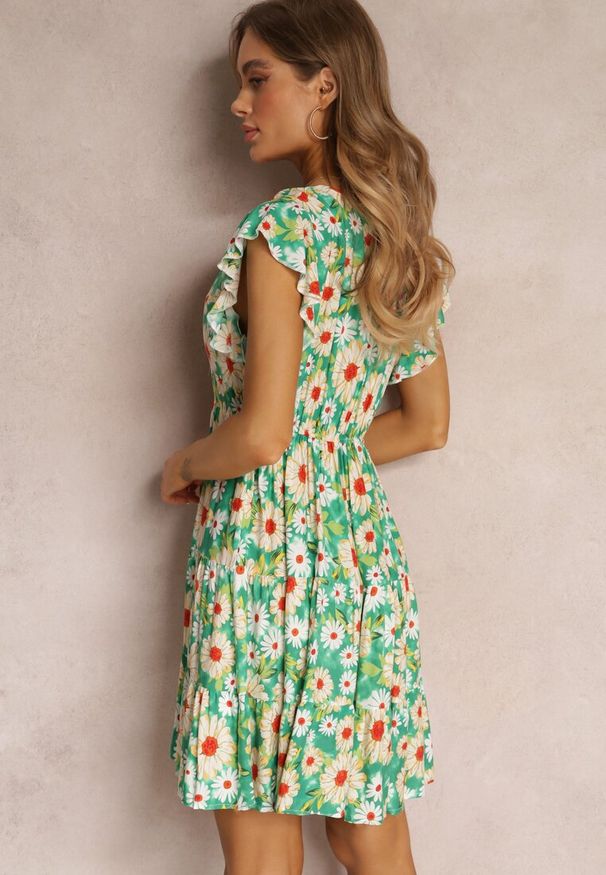 Renee - Jasnozielona Taliowana Sukienka Mini w Kwiaty z Gumką w Talii Teziovi. Kolor: zielony. Materiał: wiskoza. Wzór: kwiaty. Długość: mini