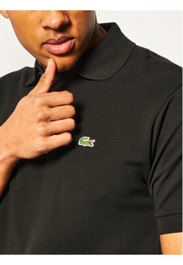 Lacoste Polo L1212 Czarny Classic Fit. Typ kołnierza: polo. Kolor: czarny. Materiał: bawełna