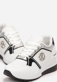 Renee - Białe Sneakersy Sznurowane Ozdobione Brokatem na Koturnie Eminalla. Kolor: biały. Wzór: aplikacja. Obcas: na koturnie #4