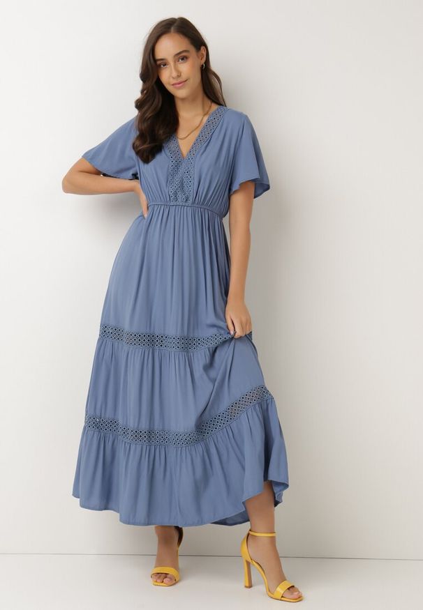 Born2be - Niebieska Sukienka Selphie. Kolor: niebieski. Materiał: tkanina, koronka. Długość rękawa: krótki rękaw. Wzór: ażurowy, aplikacja, koronka. Sezon: lato. Długość: midi