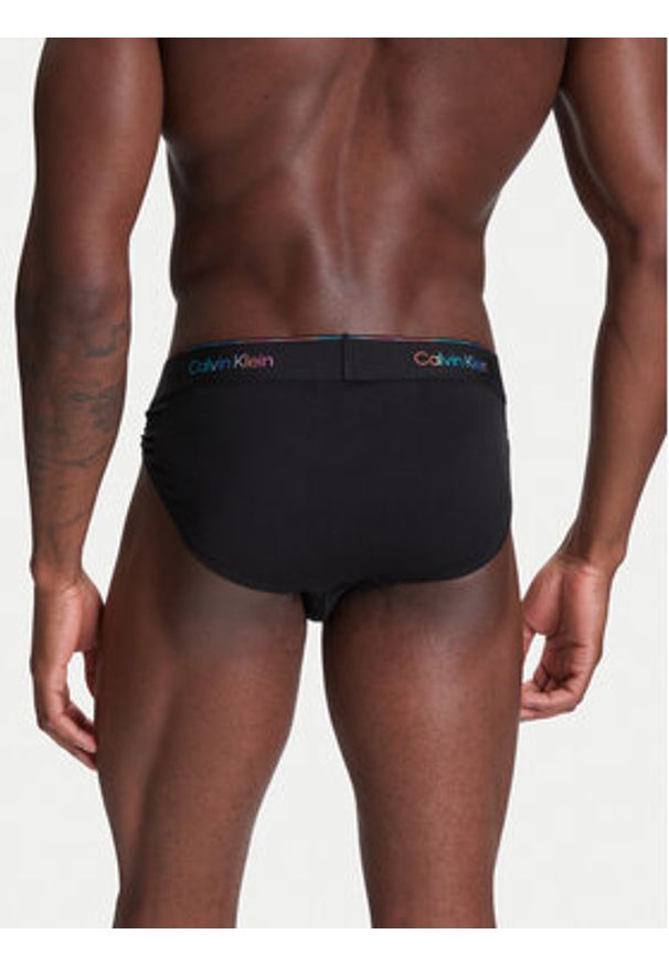 Calvin Klein Underwear Slipy LV00NB4234 Czarny. Kolor: czarny. Materiał: syntetyk
