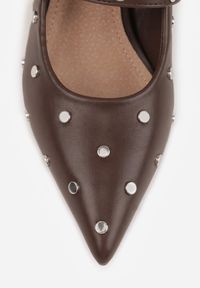 Renee - Brązowe Czółenka Vices na Szpilce z Wkładką ze Skóry Naturalnej Ozdobione Nitami Rileinea. Okazja: na co dzień. Zapięcie: sprzączka. Kolor: brązowy. Materiał: skóra. Wzór: aplikacja. Obcas: na szpilce. Styl: casual, elegancki, klasyczny #2