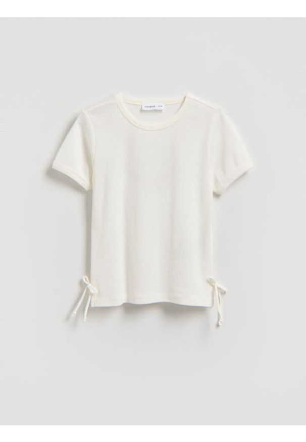 Reserved - Gładki t-shirt z modalem - złamana biel. Materiał: dzianina. Wzór: gładki