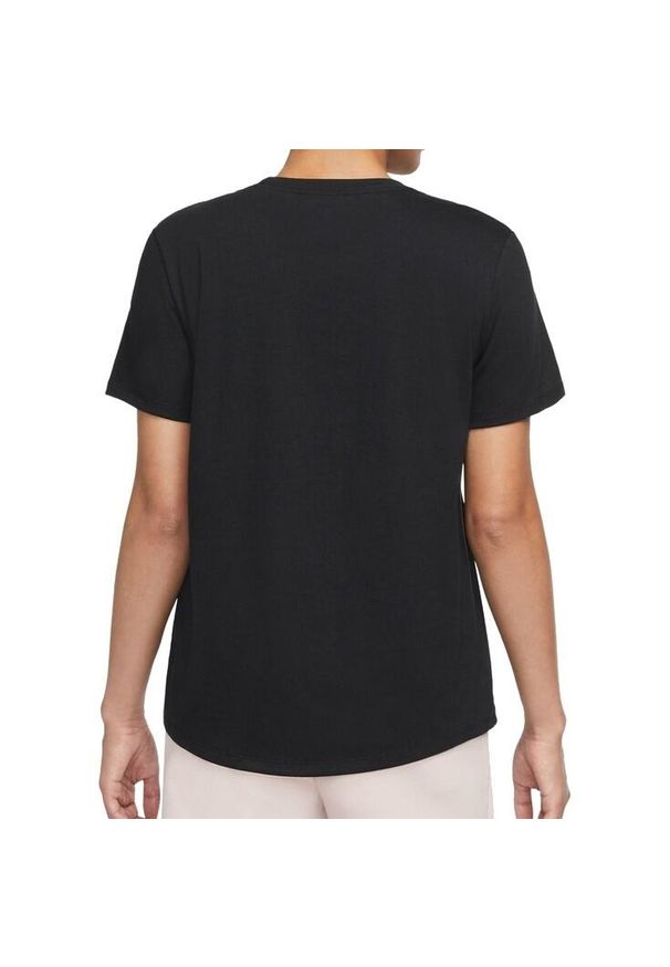 Koszulka Kobieta Nike Sportswear Club Essentials czarny. Kolor: czarny. Materiał: bawełna. Sport: bieganie