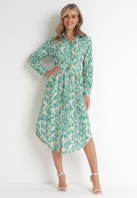 Born2be - Zielona Koszulowa Sukienka Midi z Elastycznym Paskiem z Abstrakcyjnym Wzorem Demoni. Kolor: zielony. Typ sukienki: koszulowe. Długość: midi #1