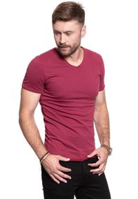 Mustang - MUSTANG T SHIRT Aaron V Washed RHUBARB 1007871 7194. Wzór: aplikacja #6
