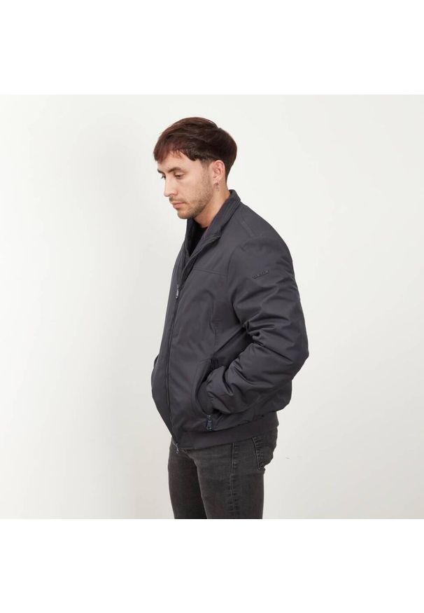 Geox - Kurtka GEOX M0420C T2676 M VINCIT BOMBER Czarny. Kolor: czarny. Materiał: tkanina