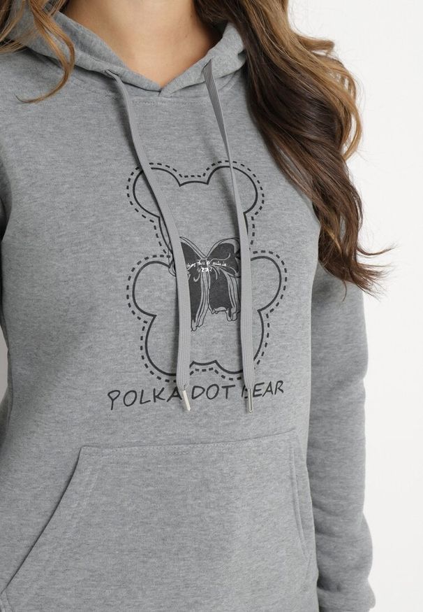 Born2be - Szara Klasyczna Bluza z Polarem i Kapturem Wkładana Przez Głowę i Ozdobiona Nadrukiem Lettora. Typ kołnierza: kaptur. Kolor: szary. Materiał: polar. Wzór: aplikacja, nadruk. Styl: klasyczny