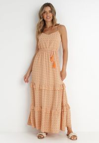 Born2be - Pomarańczowa Sukienka Darcy. Okazja: na co dzień. Typ kołnierza: kołnierz z falbankami. Kolor: pomarańczowy. Długość rękawa: na ramiączkach. Wzór: aplikacja. Sezon: lato. Styl: casual. Długość: maxi #3