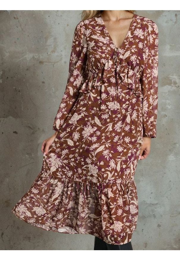 Sinsay - Sukienka midi z falbanami w kwiaty - wielobarwny. Wzór: kwiaty. Długość: midi