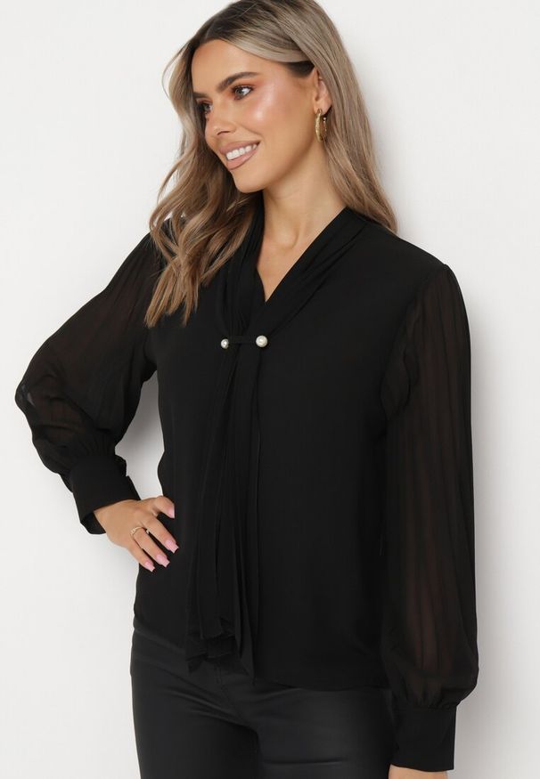 Born2be - Czarna Bluzka z Krawatką i Plisowanymi Rękawami Woldu. Kolor: czarny. Wzór: aplikacja