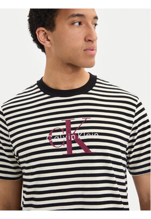 Calvin Klein Jeans T-Shirt SS 20S LV04RD204G Czarny Regular Fit. Kolor: czarny. Materiał: bawełna