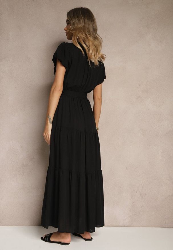 Renee - Czarna Sukienka z Wiskozy z Guzikami i Paskiem Rinolenia. Okazja: na co dzień. Kolor: czarny. Materiał: wiskoza. Typ sukienki: proste. Styl: klasyczny, elegancki, casual
