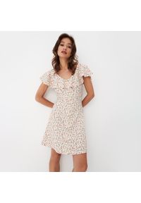 Mohito - Sukienka mini w kwiaty - Beżowy. Kolor: beżowy. Wzór: kwiaty. Długość: mini #1