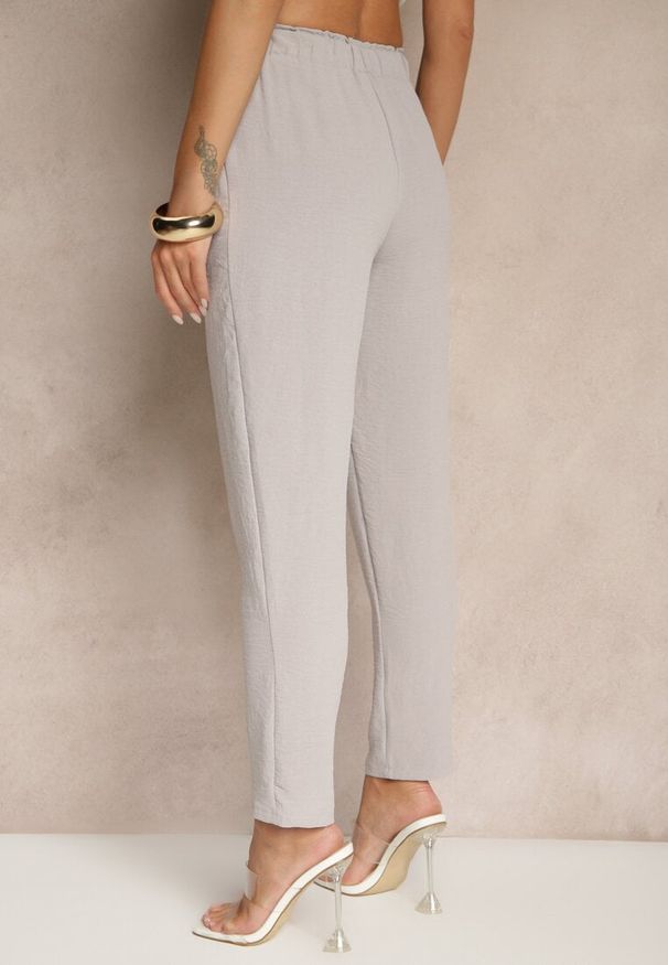 Renee - Szare Klasyczne Spodnie Regular Waist z Gumką w Pasie Tilomira. Okazja: na co dzień. Kolor: szary. Styl: klasyczny