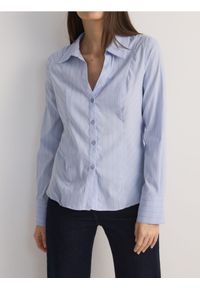 Reserved - Koszula w paski - jasnoturkusowy. Kolor: turkusowy. Materiał: bawełna, tkanina. Wzór: paski #1