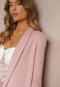 Renee - Jasnoróżowa Marynarka Orolea. Kolor: różowy. Materiał: tkanina. Wzór: jednolity, gładki. Styl: elegancki #5
