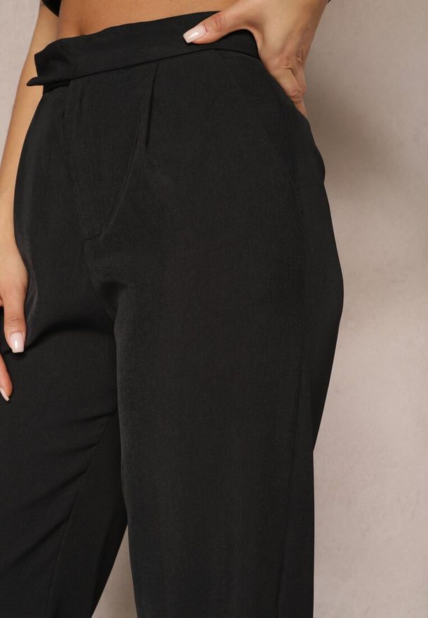 Renee - Czarne Szerokie Spodnie z Zapięciem na Haczyk Brutris. Okazja: na co dzień. Stan: podwyższony. Kolor: czarny. Styl: elegancki, casual
