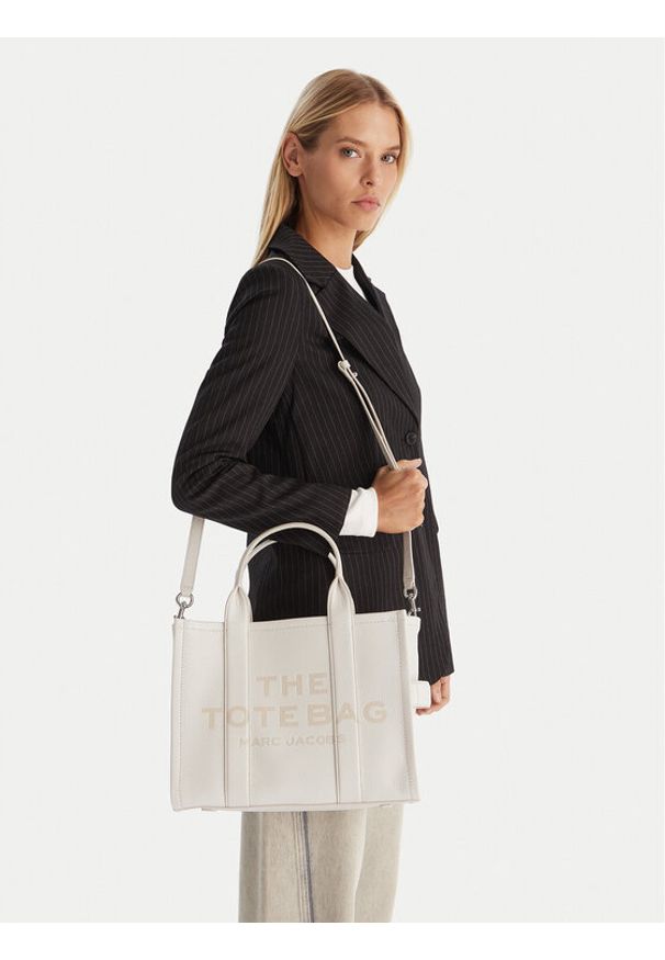 MARC JACOBS - Marc Jacobs Torebka The Leather Medium Tote H004L01PF21 Écru. Materiał: skórzane