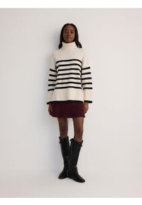 Reserved - Sweter z golfem - wielobarwny. Typ kołnierza: golf. Materiał: dzianina