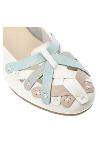 Baleriny damskie Maciejka, cholewka skóra naturalna ozdobne aplikacje wsuwany fason zaokrąglony nosek, białe, P7542-11/00-0. Okazja: na co dzień. Kolor: biały. Materiał: skóra. Szerokość cholewki: normalna. Wzór: aplikacja. Sezon: wiosna, lato. Styl: casual, klasyczny #3